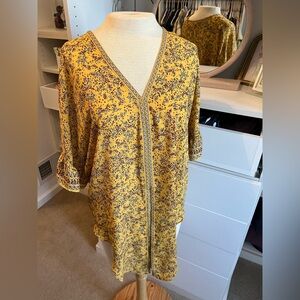 New W/O Tags Max Studio Women’s Flutter Sleeve Tie Top Dark Yellow Floral Med